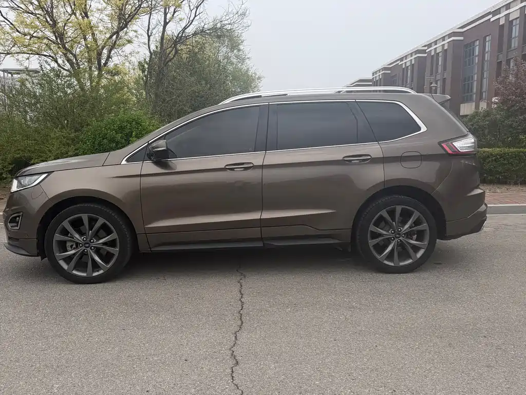 Ford Edge 2018 — фото 9