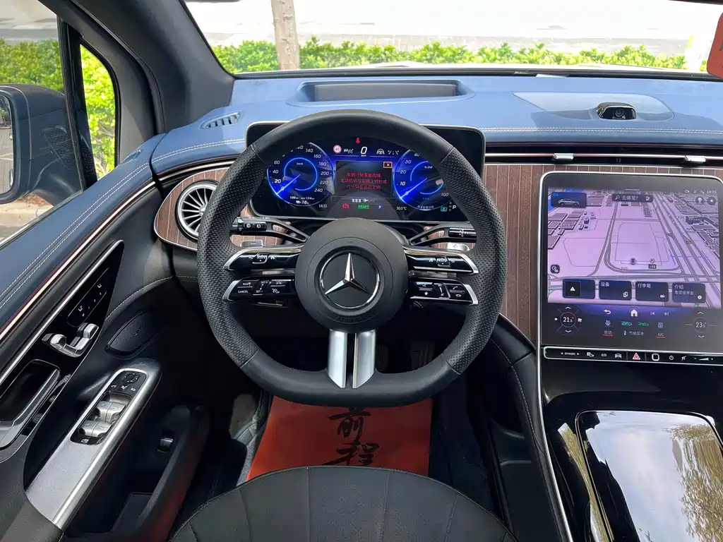 Mercedes-Benz EQE SUV 2023 — фото 13