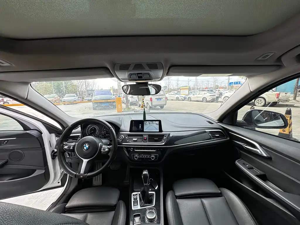 BMW 1 Series 2019 — фото 11