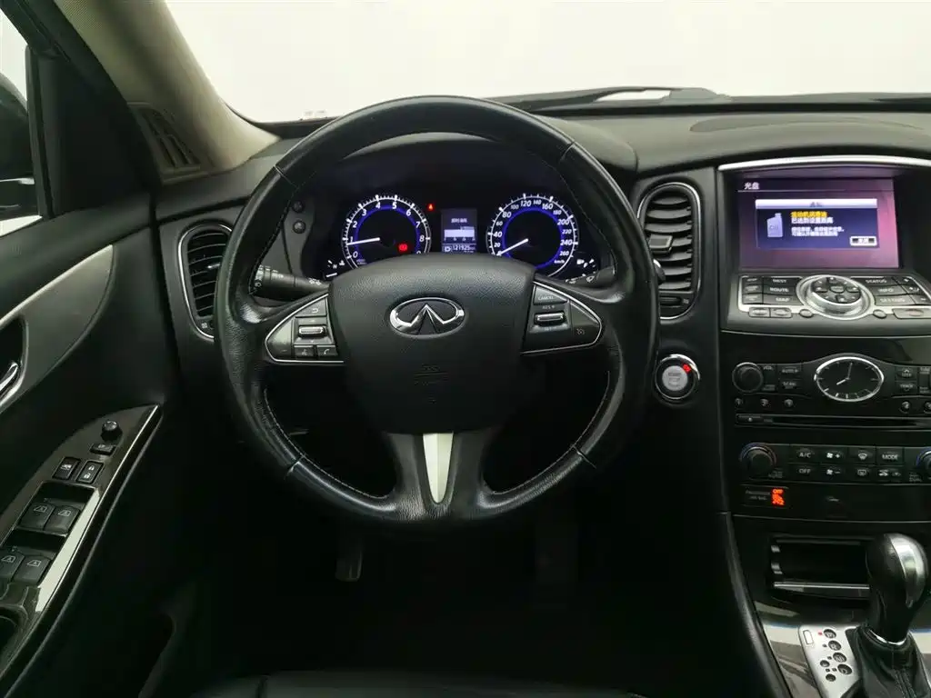 Infiniti QX50 2015 — фото 11