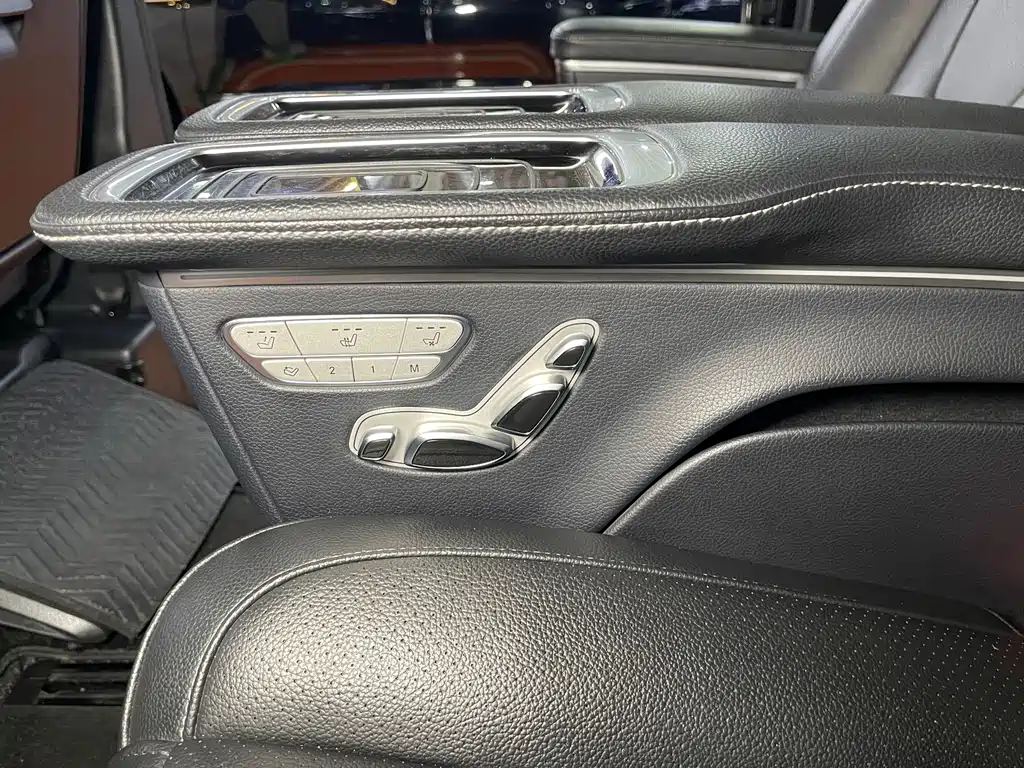 Mercedes-Benz V-Class 2022 — фото 11