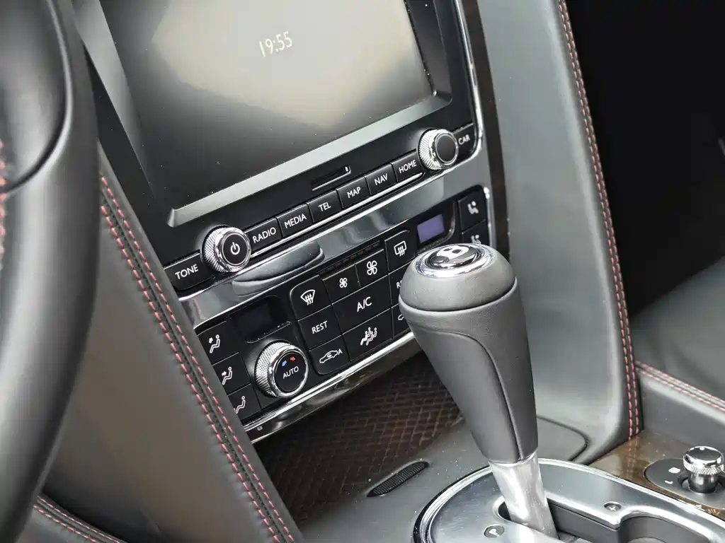 Bentley Continental 2015 — фото 19
