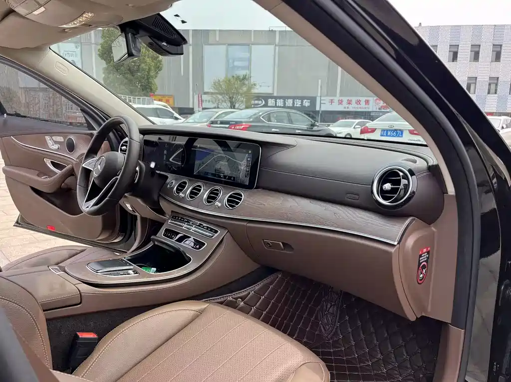 Mercedes-Benz E-Class 2021 — фото 28