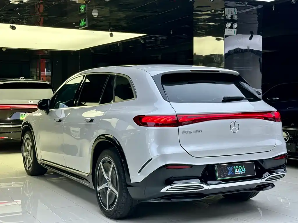 Mercedes-Benz EQS SUV 2023 — фото 6