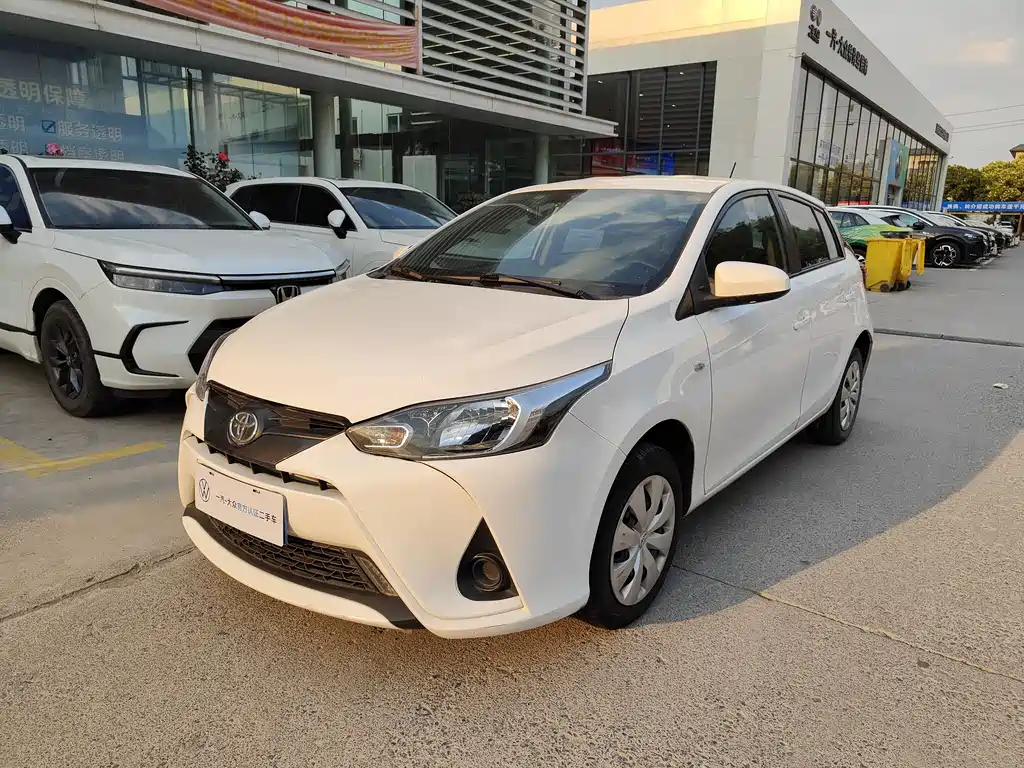 Toyota Yaris L 2019 — фото 1