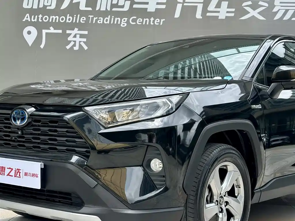 Toyota RAV4 2021 — фото 16