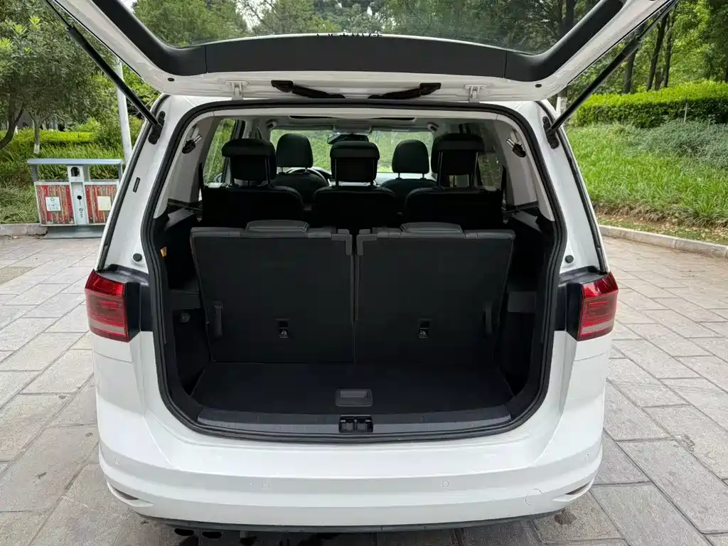 Volkswagen Touran 2019 — фото 11