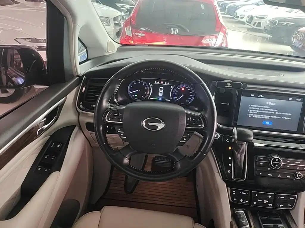 GAC Motor Trumpchi M8 2018 — фото 11