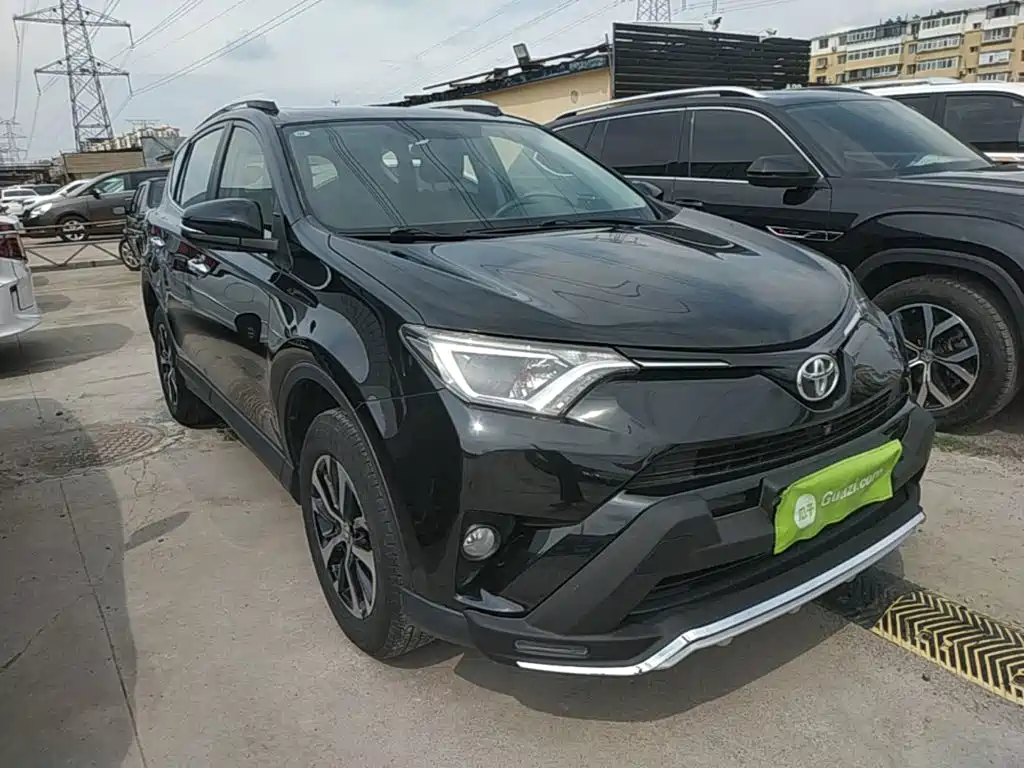 Toyota RAV4 2018 — фото 4