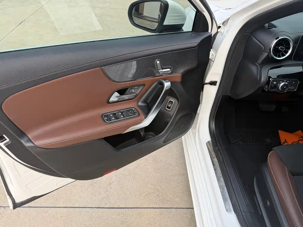 Mercedes-Benz A-Class 2020 — фото 4