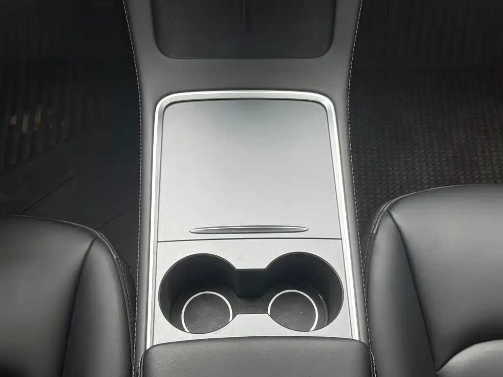 Tesla Model Y 2023 — фото 12