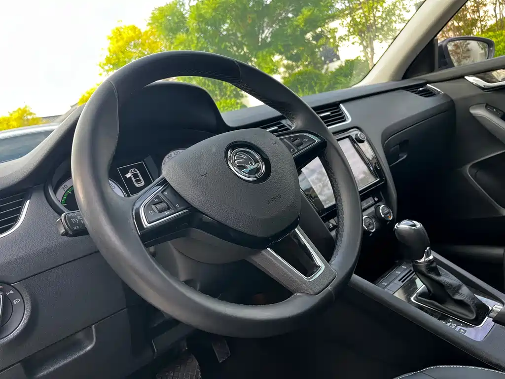 Skoda Octavia 2018 — фото 8