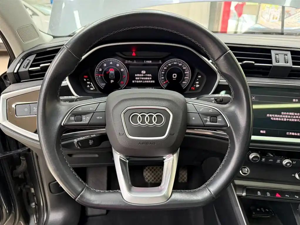 Audi Q3 2023 — фото 11