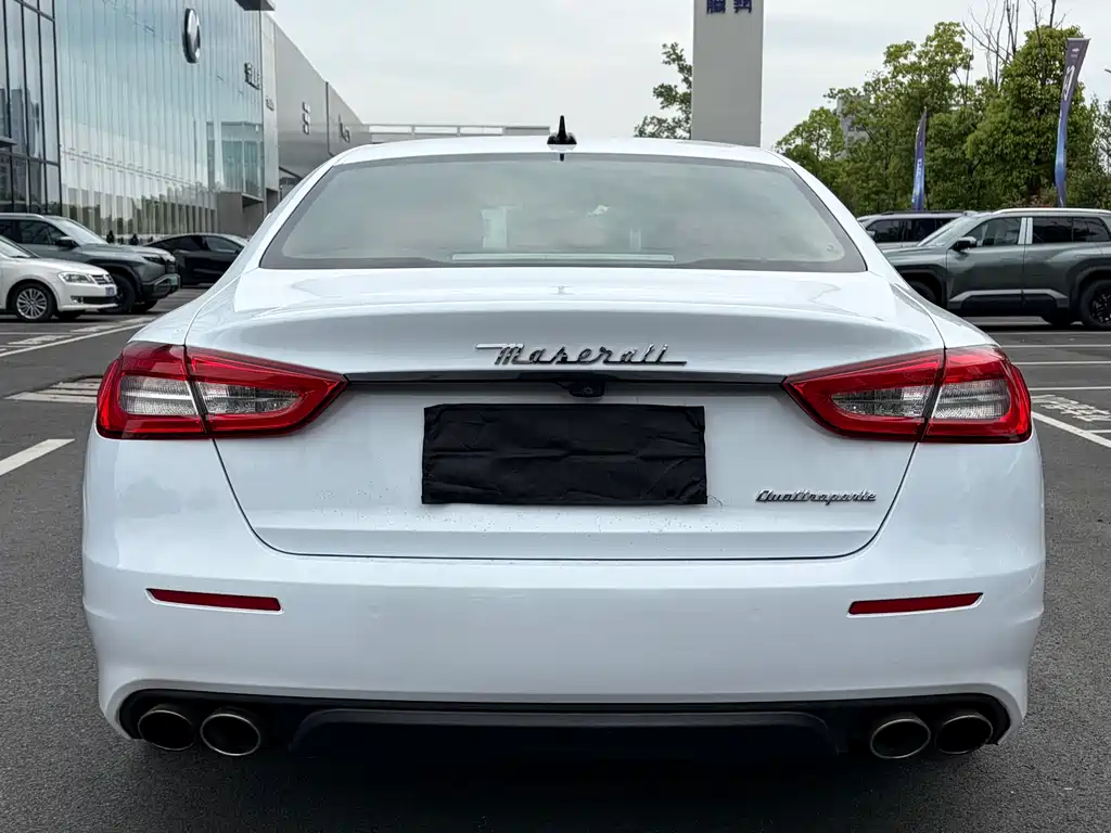 Maserati Quattroporte 2016 — фото 18