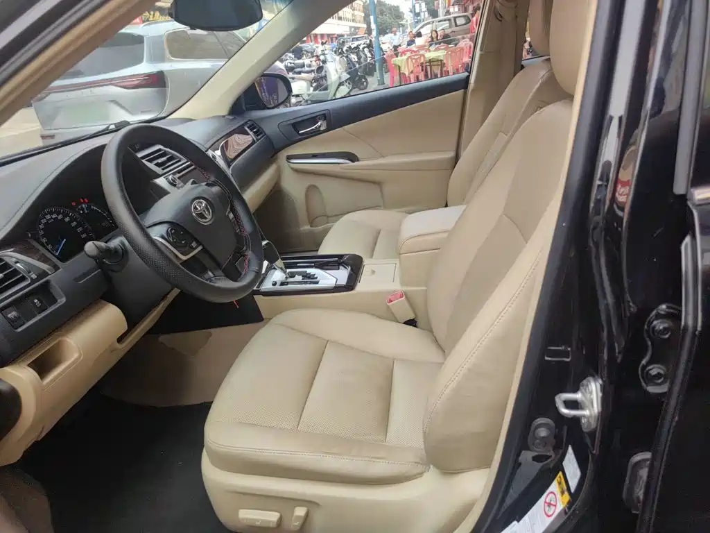 Toyota Camry 2015 — фото 8