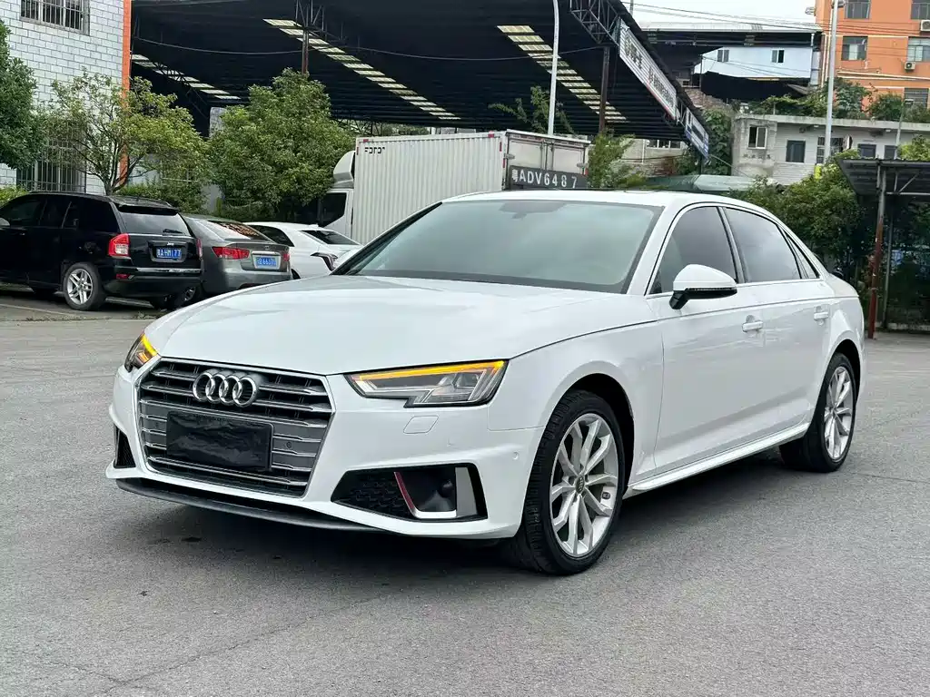 Audi A4L 2019 — фото 1