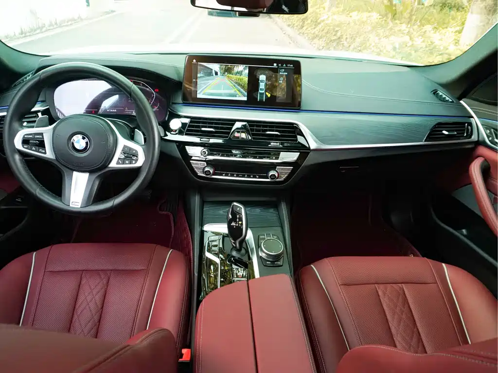 BMW 5 Series 2021 — фото 20