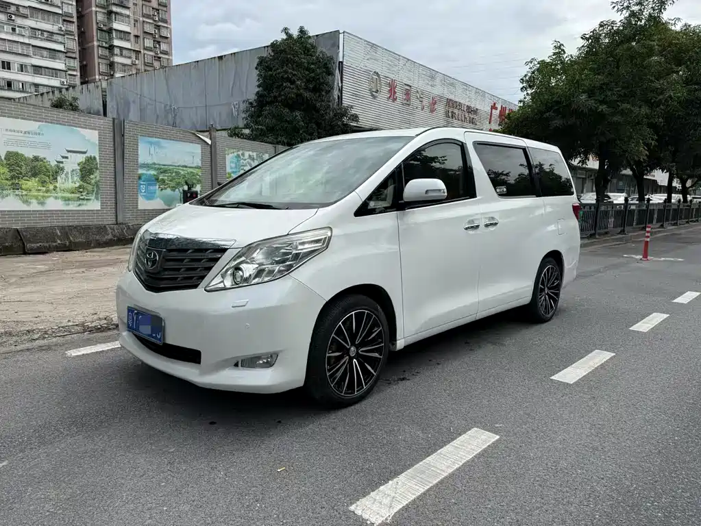 Toyota Alphard 2010