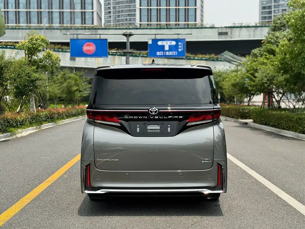 Toyota Vellfire 2024 — фото 3