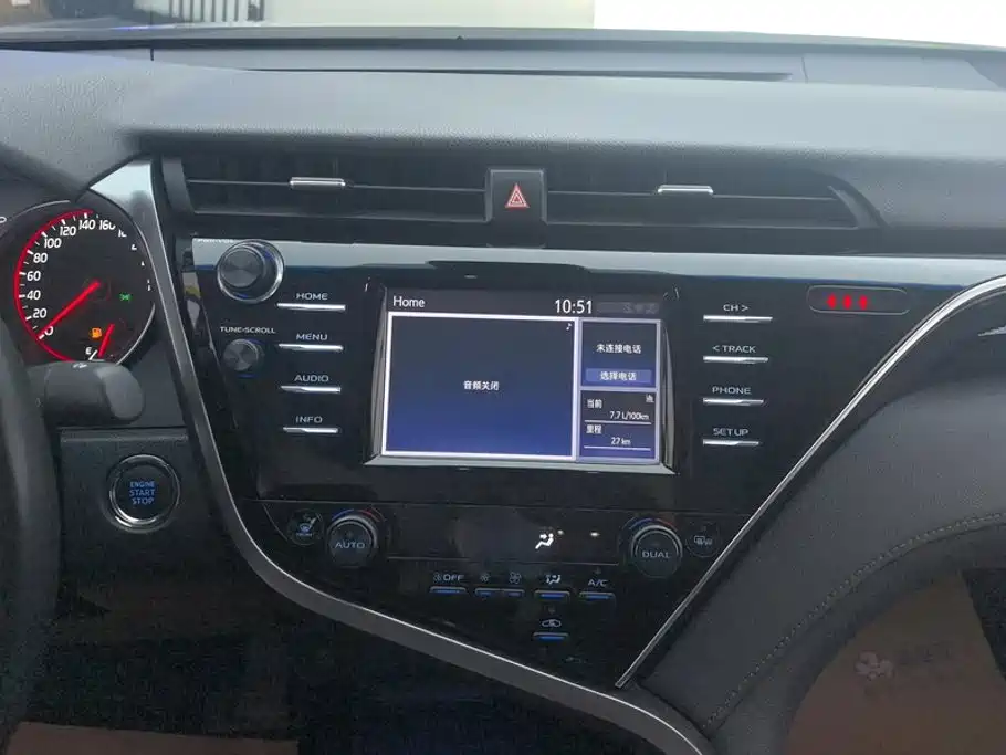Toyota Camry 2019 — фото 13