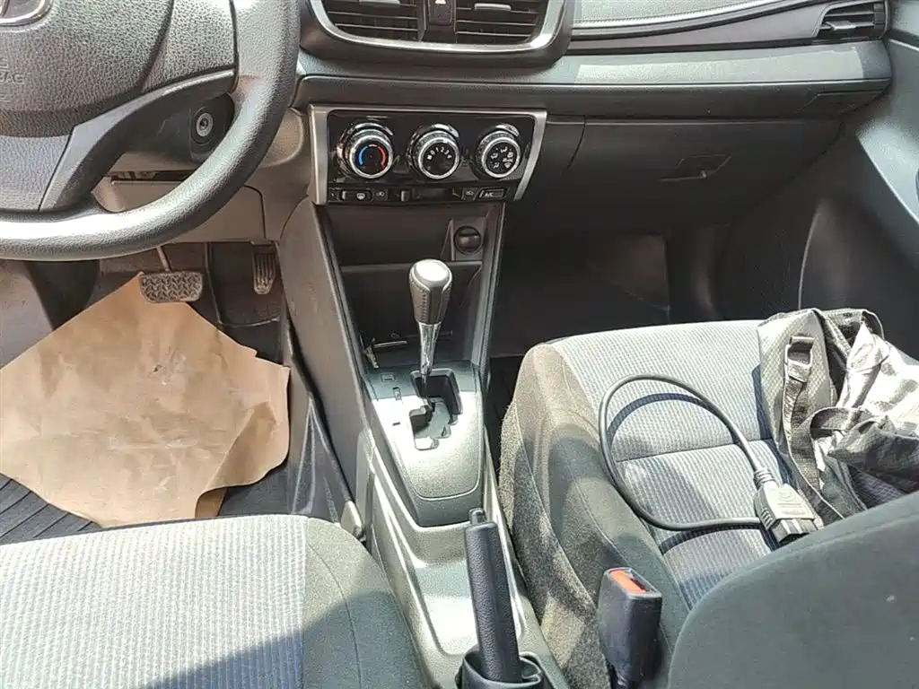 Toyota Yaris L 2017 — фото 14