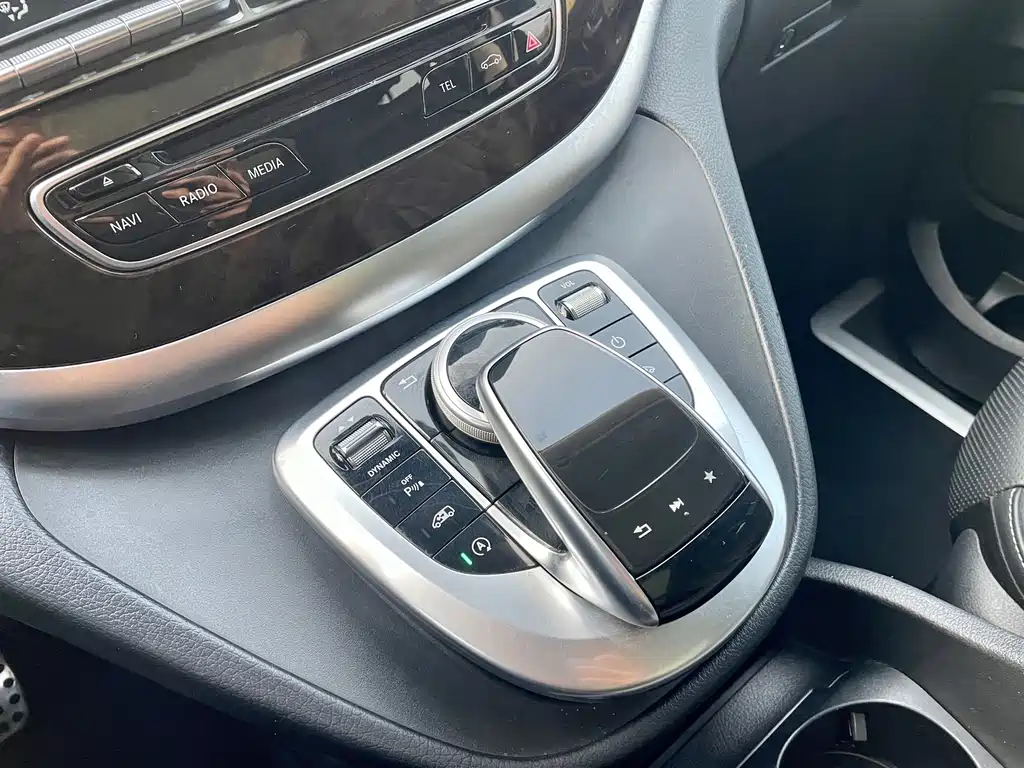 Mercedes-Benz V-Class 2017 — фото 9
