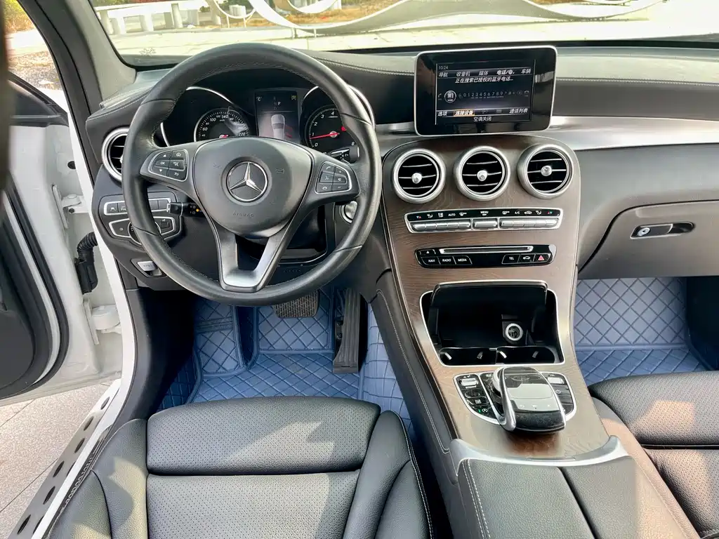 Mercedes-Benz GLC 2018 — фото 11