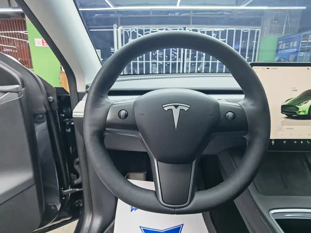 Tesla Model Y 2024 — фото 10