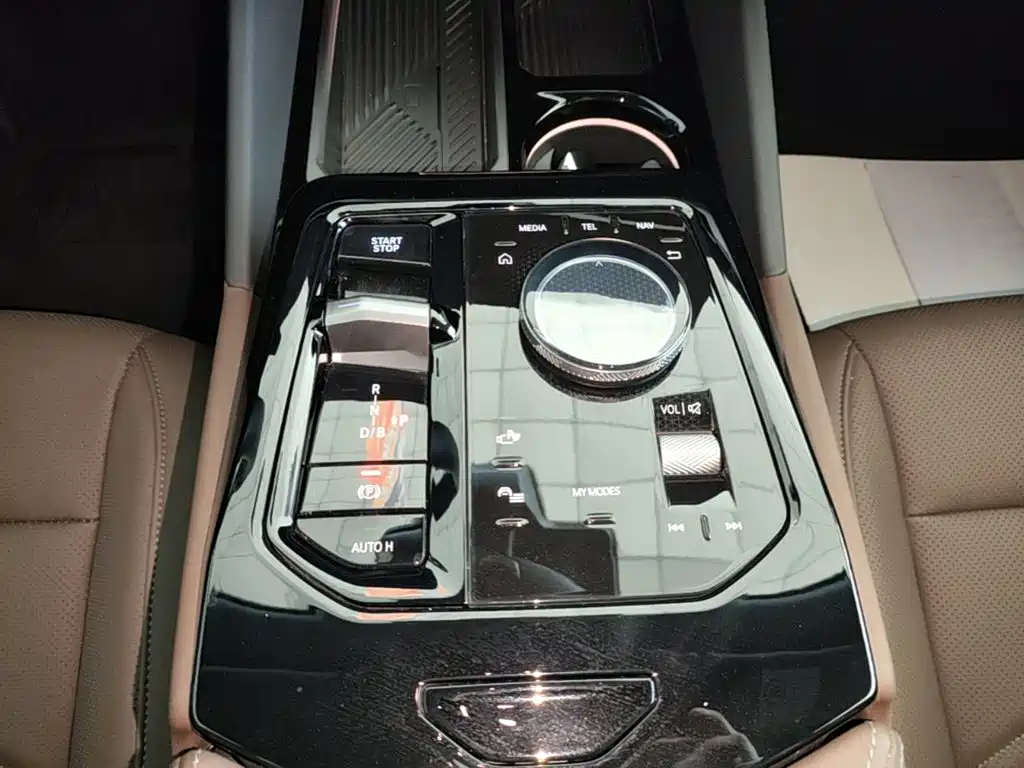 BMW i5 2025 — фото 14