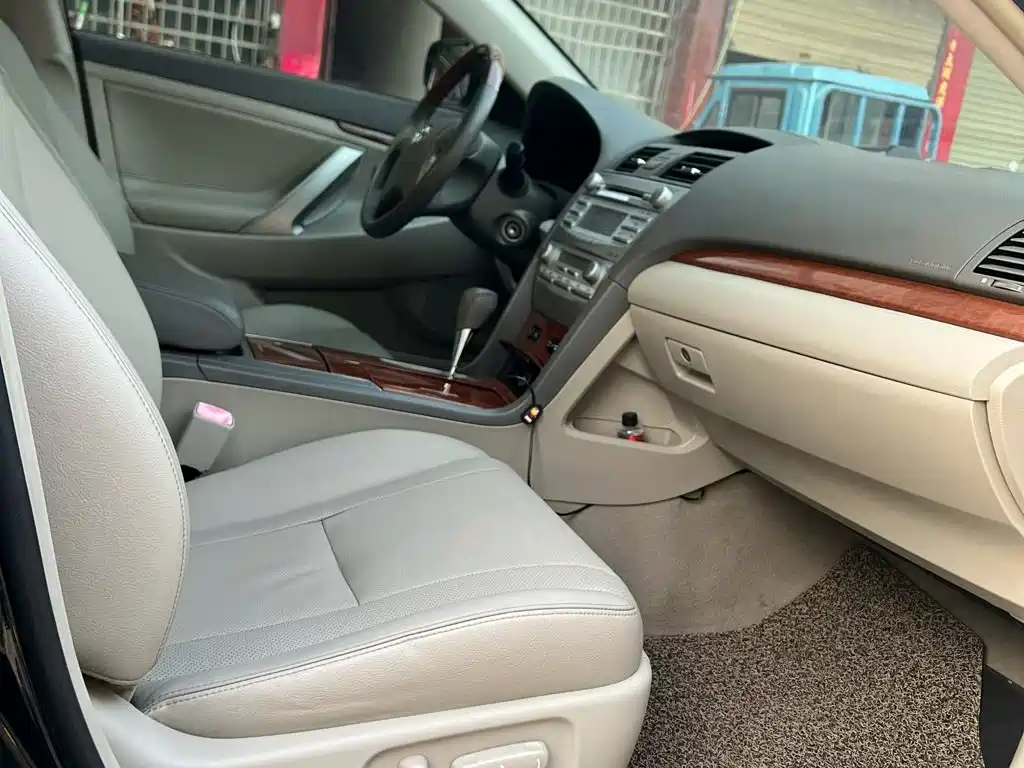 Toyota Camry 2016 — фото 12