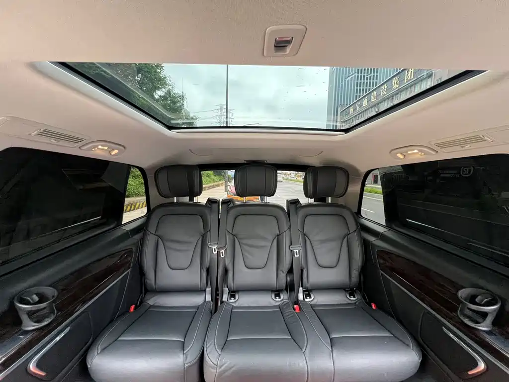 Mercedes-Benz V-Class 2018 — фото 17