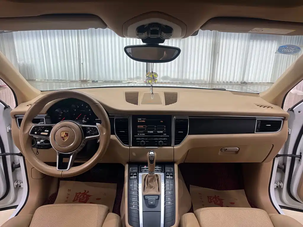 Porsche Macan 2015 — фото 14