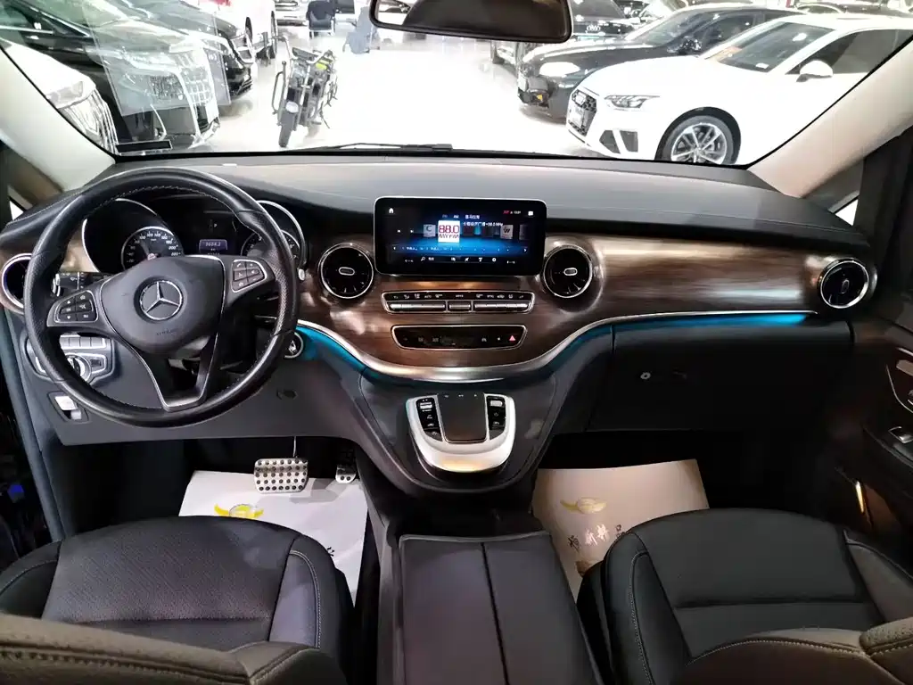 Mercedes-Benz V-Class 2022 — фото 4