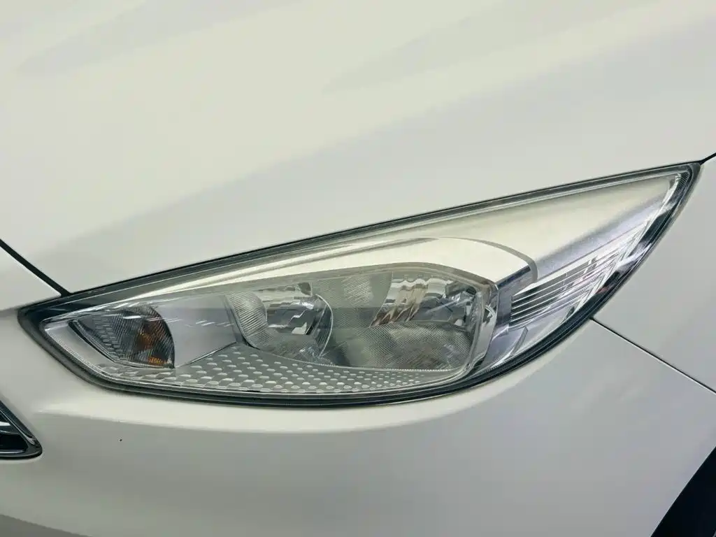 Ford Focus 2017 — фото 11