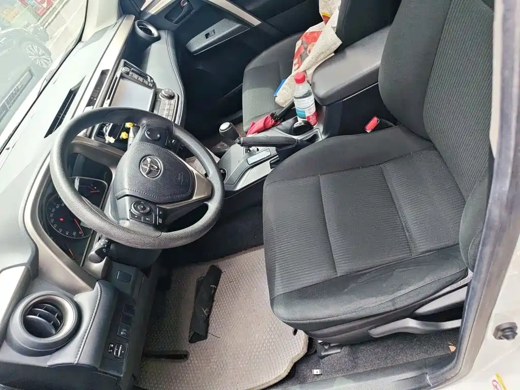 Toyota RAV4 2016 — фото 8