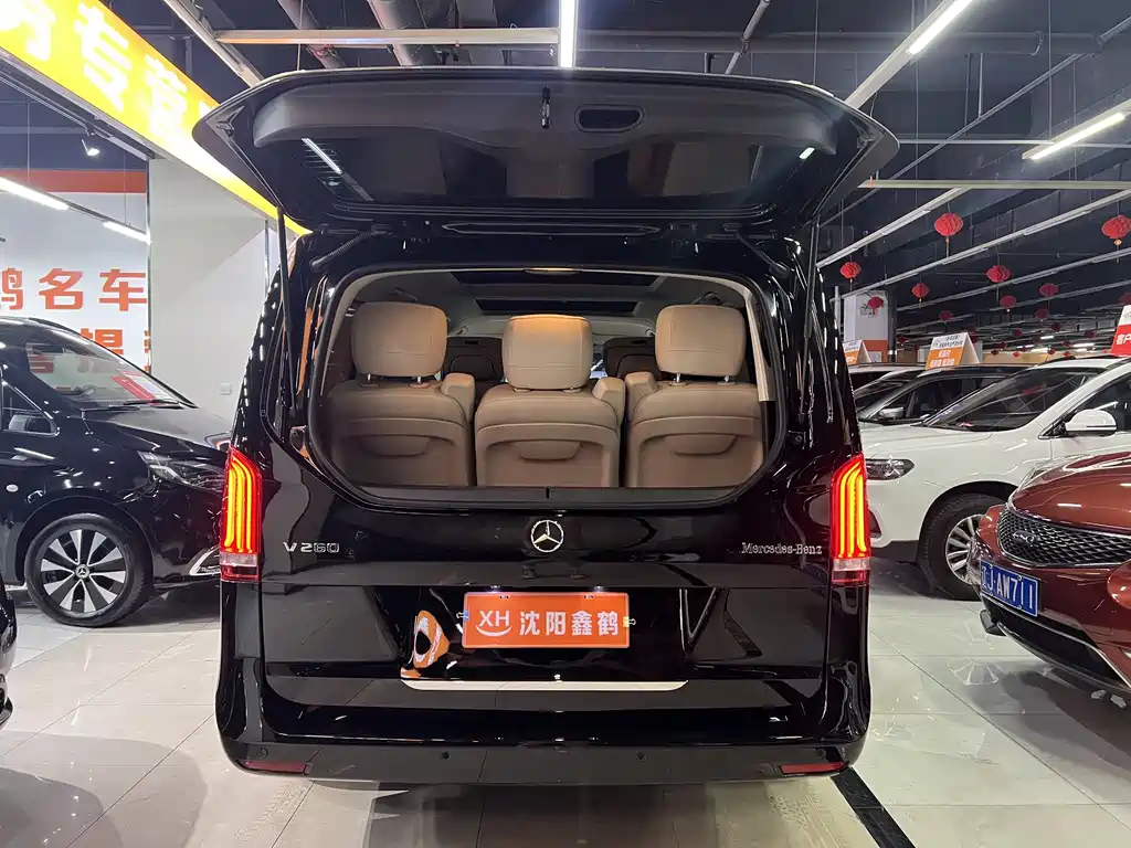 Mercedes-Benz V-Class 2022 — фото 23