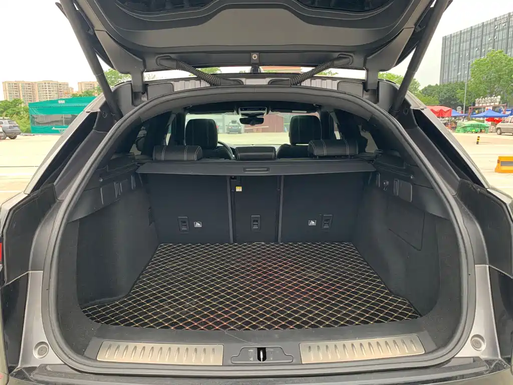Land Rover Range Rover Velar 2020 — фото 18