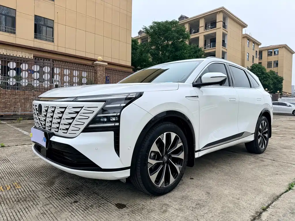 Changan CS75 PLUS 2025 — фото 1