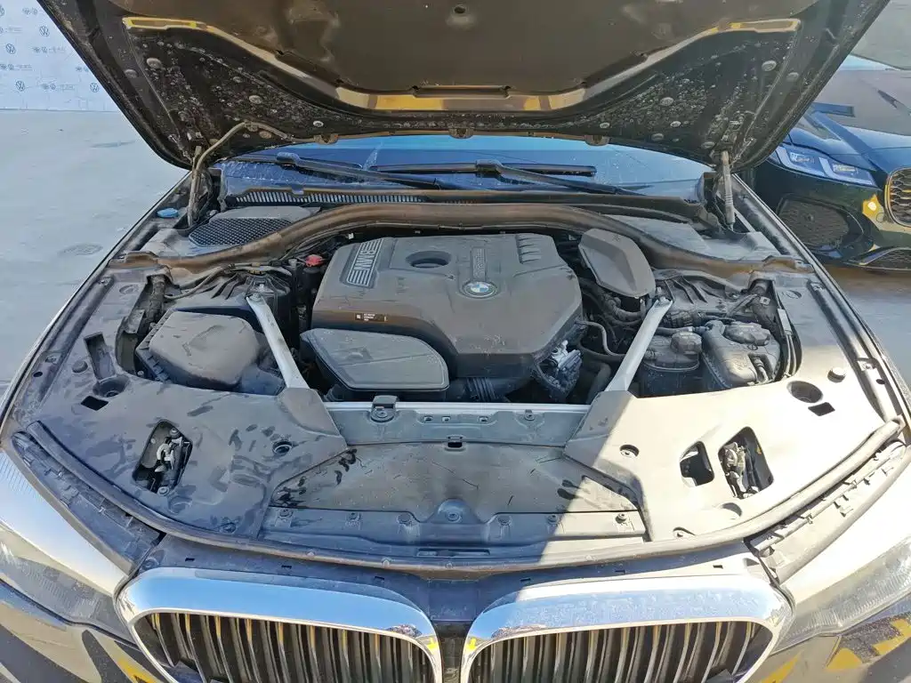 BMW 5 Series 2019 — фото 16