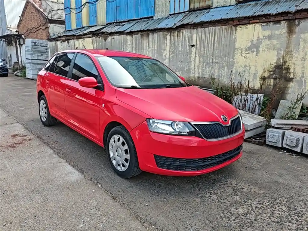 Skoda Rapid Spaceback 2017 — фото 4