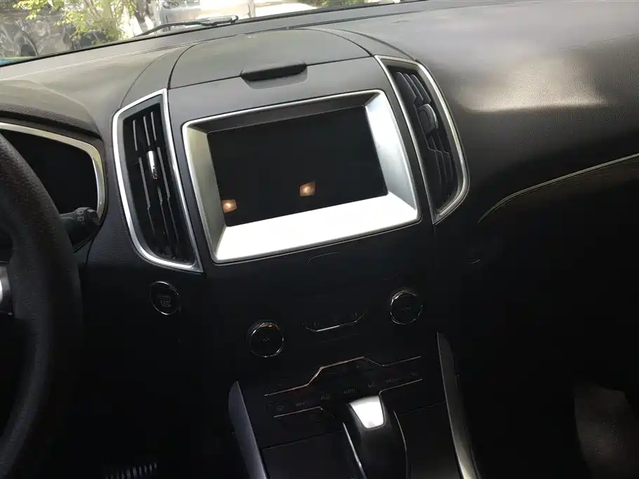 Ford Edge 2016 — фото 13