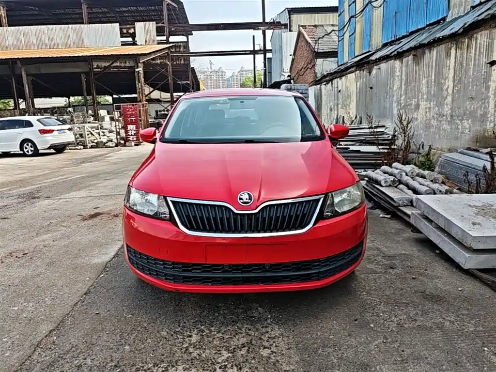 Skoda Rapid Spaceback 2017 — фото 3