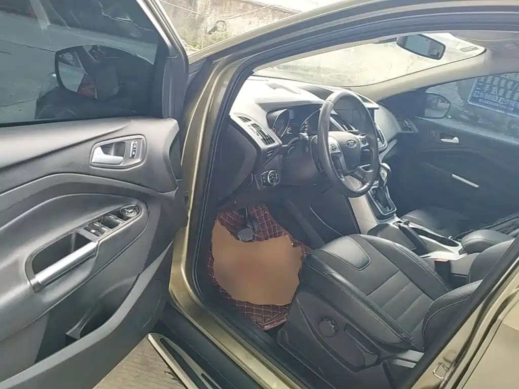 Ford Kuga 2015 — фото 16