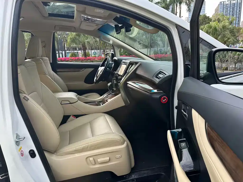 Toyota Alphard 2018 — фото 9