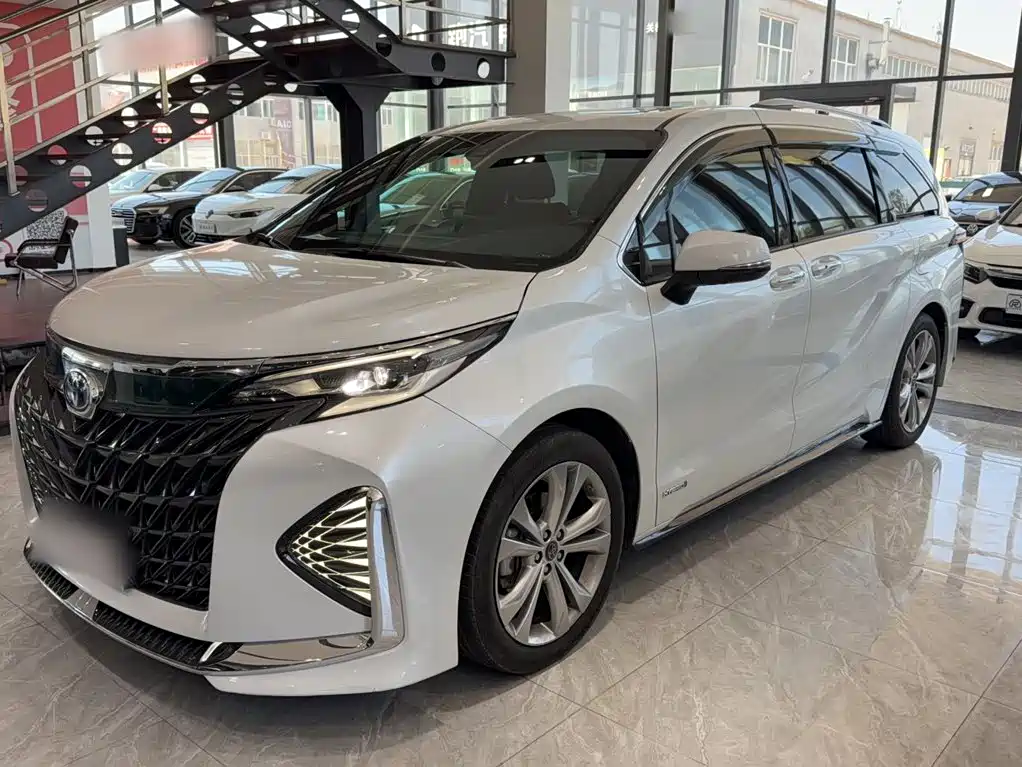 Toyota Sienna 2023 — фото 1