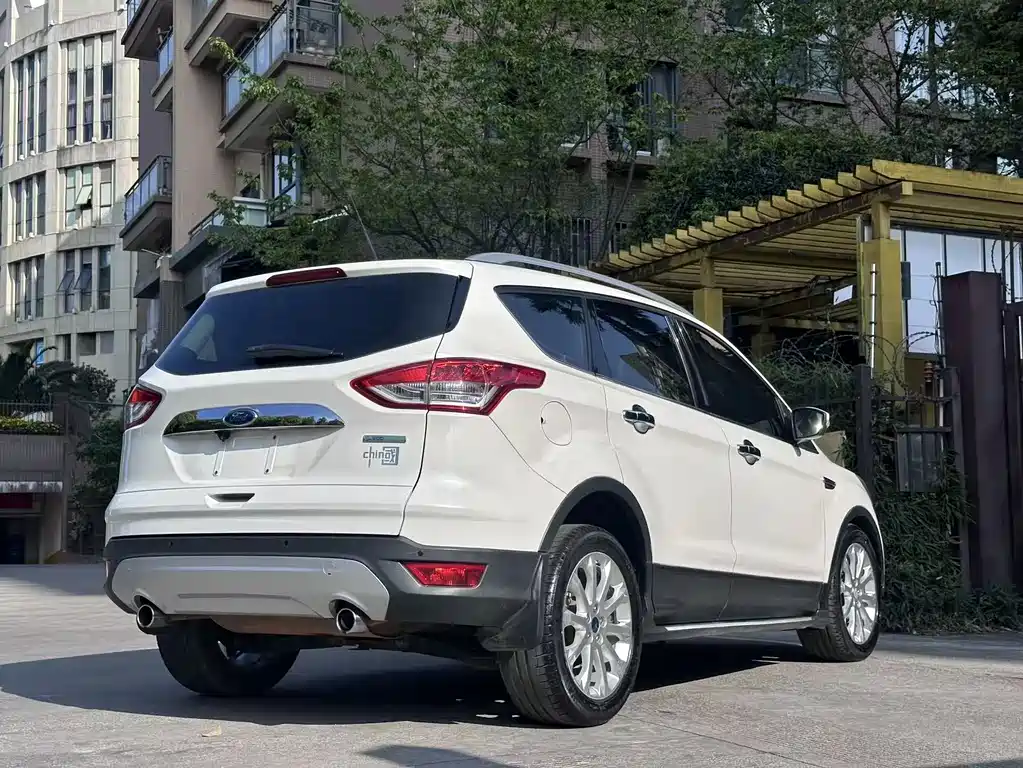 Ford Kuga 2015 — фото 18