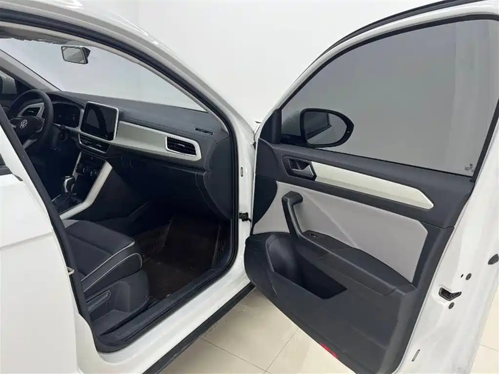 Volkswagen T-Roc 2023 — фото 11