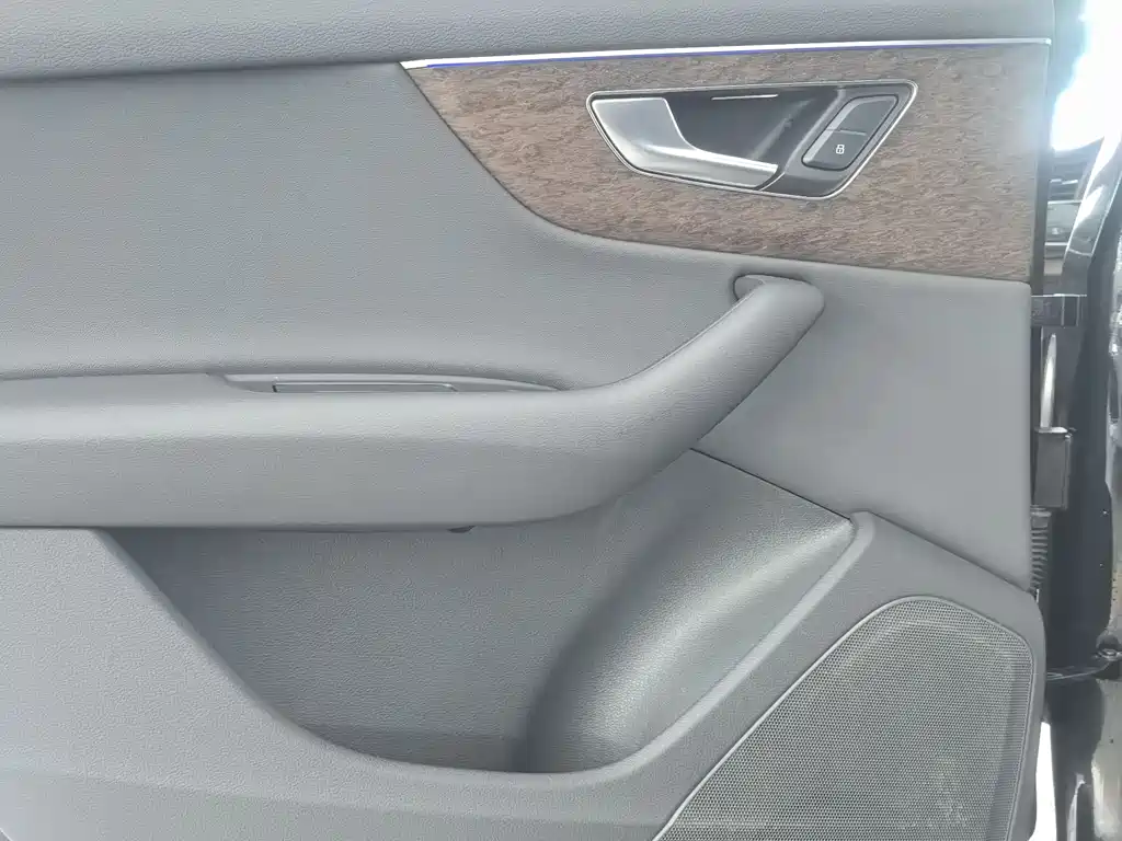 Audi Q7 2021 — фото 13