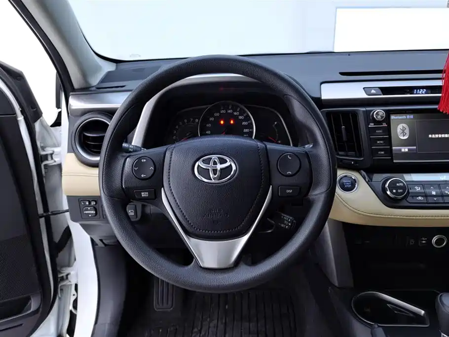 Toyota RAV4 2018 — фото 15
