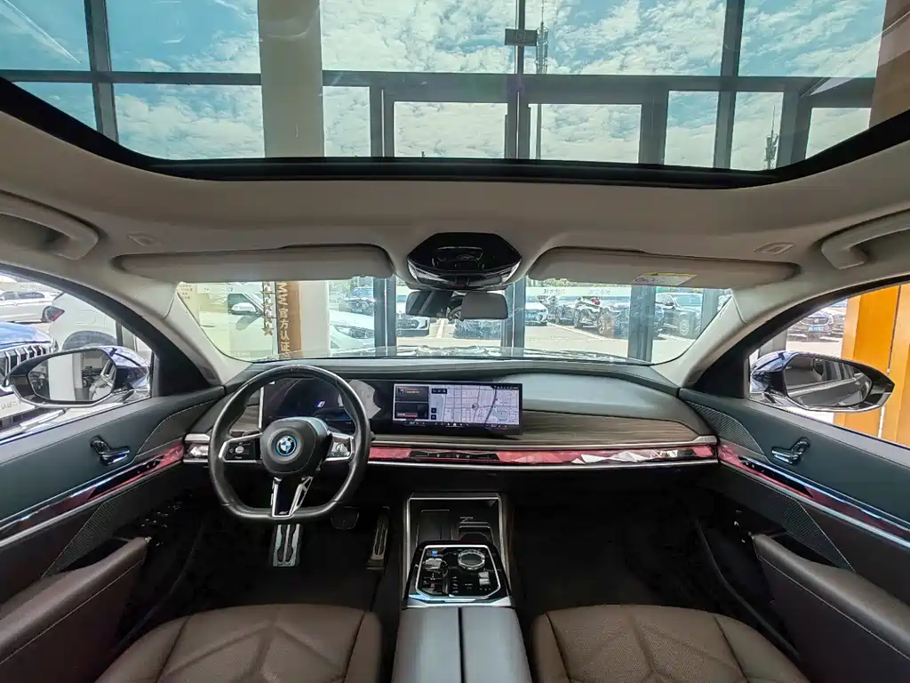 BMW i7 2023 — фото 11